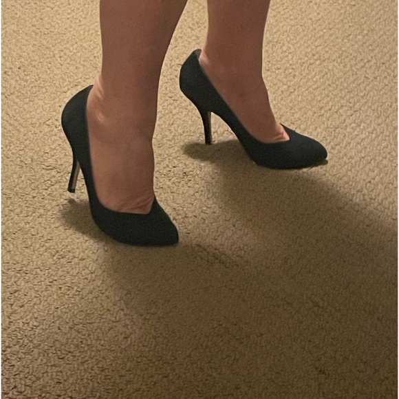 STEVE MADDEN PUMPS BLACK SUEDE SZ 8 LIKE NEW WORN ONCE INSIDE. - Picture 7 of 9